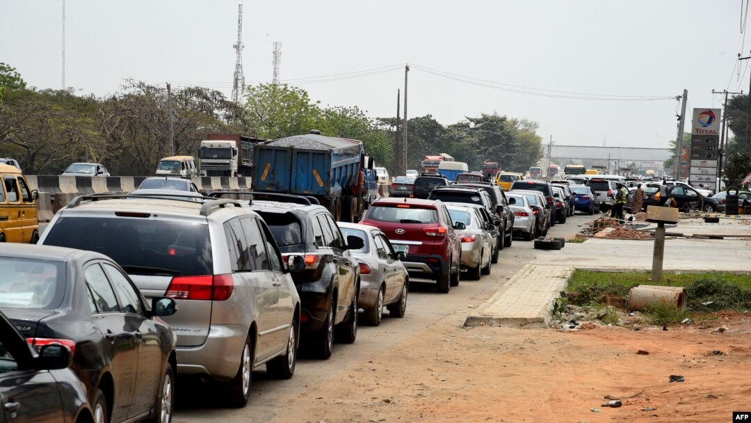 FILE - Motorists queue to buy fuel at a filling station following a fuel shortage and causing traffic gridlock in Lagos, Nigeria, on March 3, 2022.