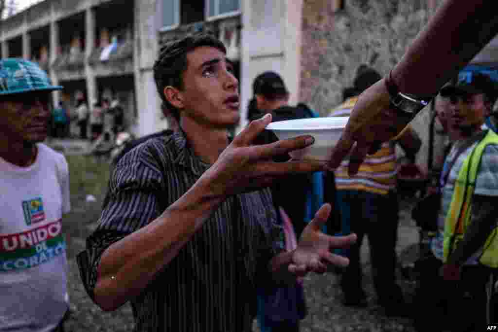 Migrants - mostly Hondurans- taking part in a caravan heading to the U.S., line up for food at an improvised shelter in an abandoned hotel, in Matias Romero, Oaxaca State, Mexico, Nov. 1, 2018.