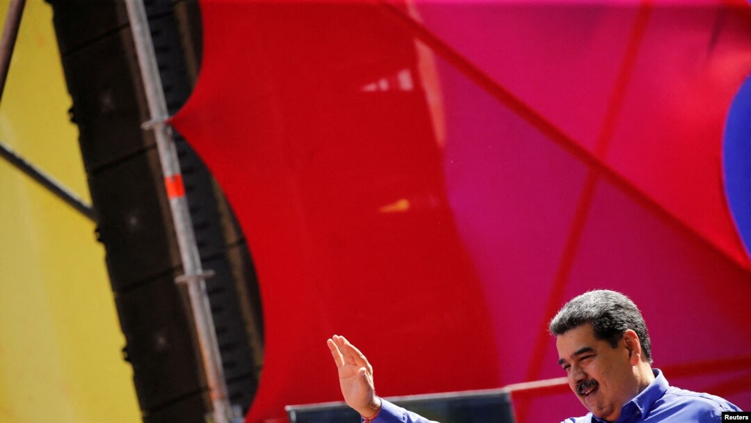El presidente de Venezuela, Nicolás Maduro, hace un gesto mientras dirige las celebraciones del Primero de Mayo en Caracas, Venezuela, el 1 de mayo de 2022.