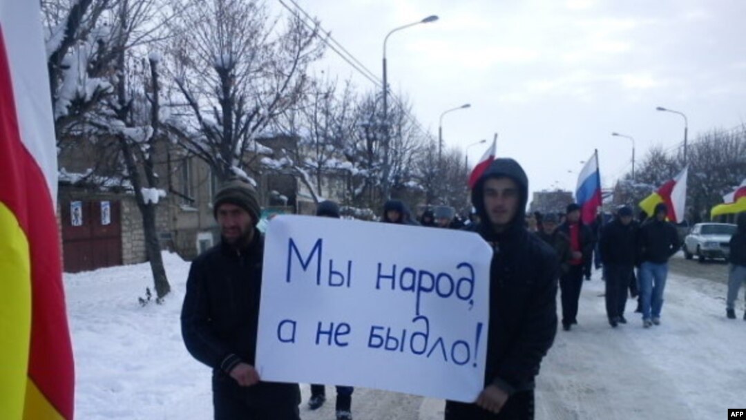 ოპოზიციისა და ადმინისტრაციის ჭიდილი ცხინვალში