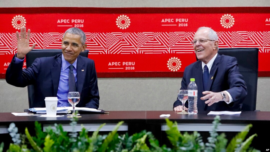 Barack Obama se reúne con el presidente peruano, Pedro Pablo Kuczynski, durante la Cooperación Económica Asia-Pacífico (APEC) en Lima, Perú. 