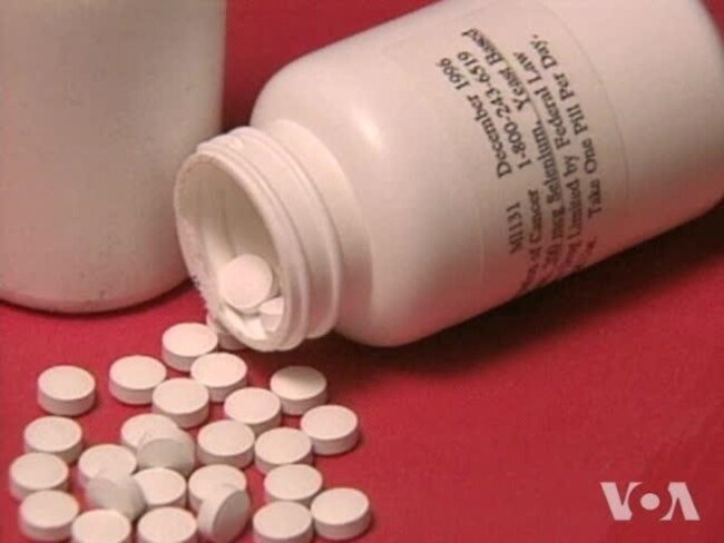 Researcher Says Vitamins and Mineral Supplements Can Slow Progression of HIV