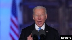 Rais wa Marekani Biden akitoa hotuba huko Poland.