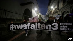 El lunes nueve de abril periodistas, amigos y familiares de las víctimas salieron a las calles para pedir por la liberación de los secuestrados.