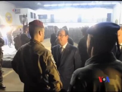 2013-12-11 美國之音視頻新聞: 法國軍人在中非共和國被殺後法國總統到訪