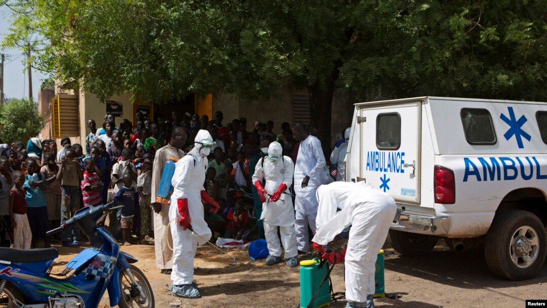 Ma'aikatan kiwon lafiya kan ebola a Mali