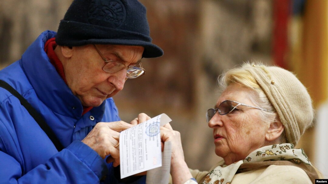 Voters at a polling station during the second round of a presidential election in Kyiv, Ukraine April 21, 2019. 