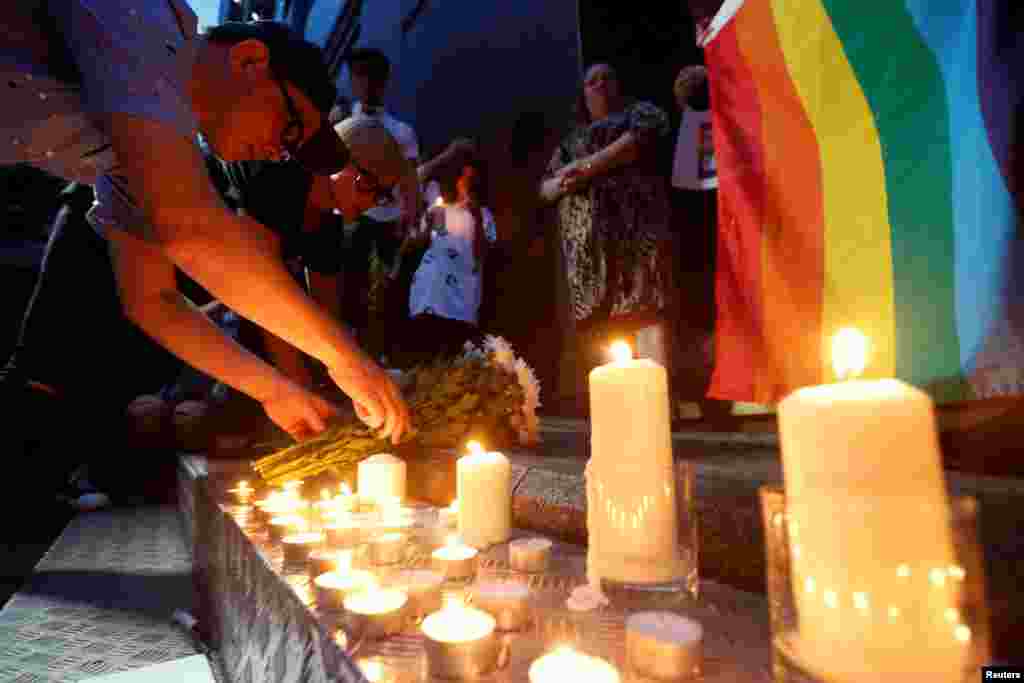 Tunawa da wadanda suka mutu a harbin garin Orlando.