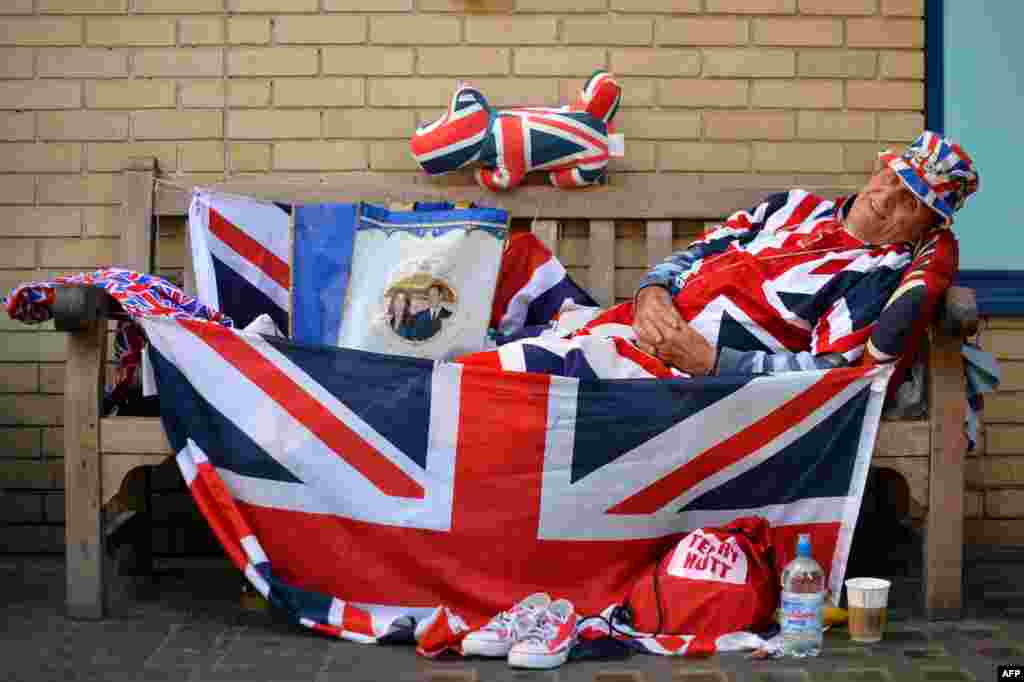 Royal supporter Terry Hutt poses for pictures on a bench where he has been camped out for nine days outside the Lindo Wing of St Mary&#39;s Hospital in London, where Prince William and his wife Catherine&#39;s baby is expected to be born.