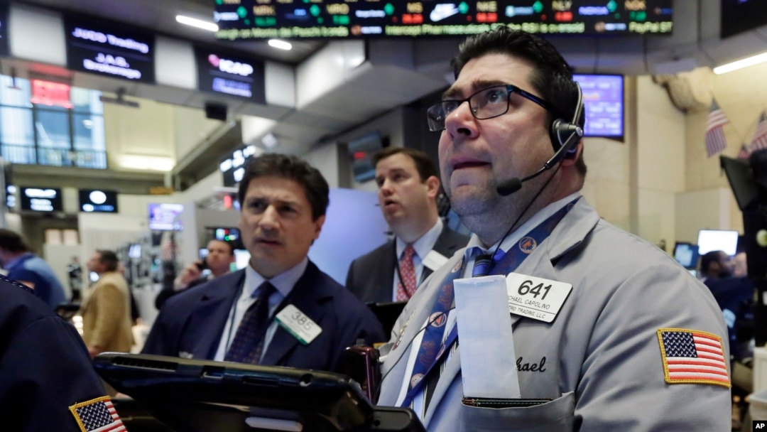 El precio del petróleo que bajó a menos de $27 dólares por barril volvió a estremecer los mercados financieros.