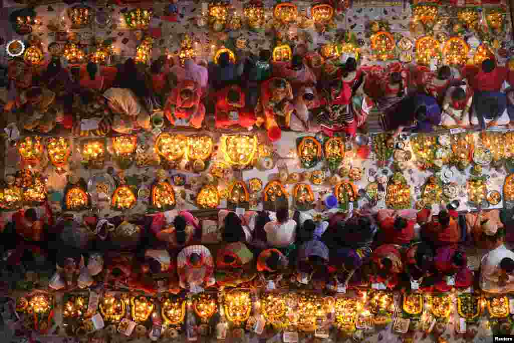 Hindu devotees observe the third day of Rakher Upabashin&nbsp; in a temple in Dhaka, Bangladesh, Nov. 10, 2018.