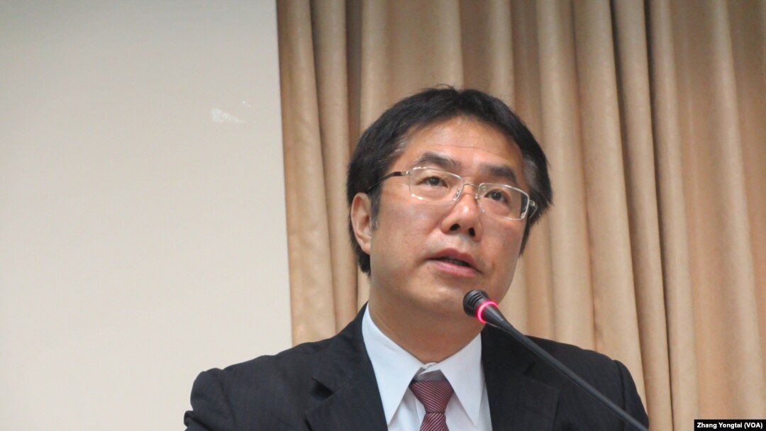 台灣在野黨民進黨立委黃偉哲 (美國之音張永泰拍攝)