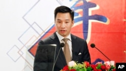 美國國務院亞太副助理國務卿黃之瀚（Alex Wong）在台北美國商會發表演說 (資料圖片）