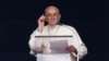 El papa Francisco encabeza el rezo del Ángelus en el Vaticano
