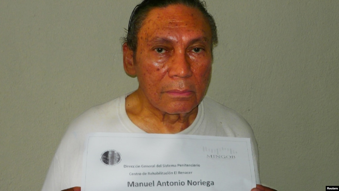 Noriega, en esta foto a los 77 años, a su llegada a Panamá.