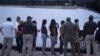 México alista un botón de pánico en teléfono para que sus migrantes alerten al ser detenidos en EEUU