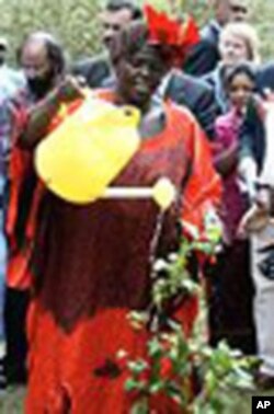 Nobel Laureate Wangari Maathai of Kenya.