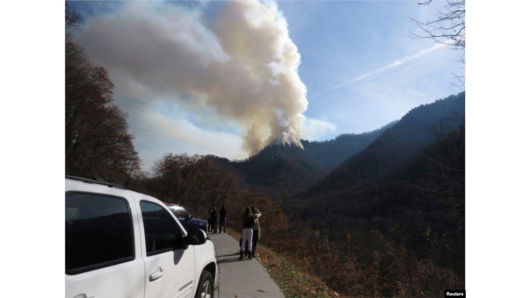 Motorists stop to view wildfires in the Great Smokey Mountains near Gatlinburg, Tennessee, U.S., November 28, 2016.