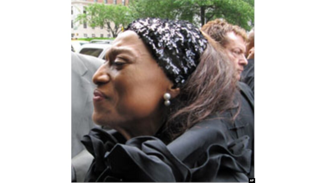 Famed opera diva Jessye Norman comes to show her respects to Lena Horne, 14 May 2010