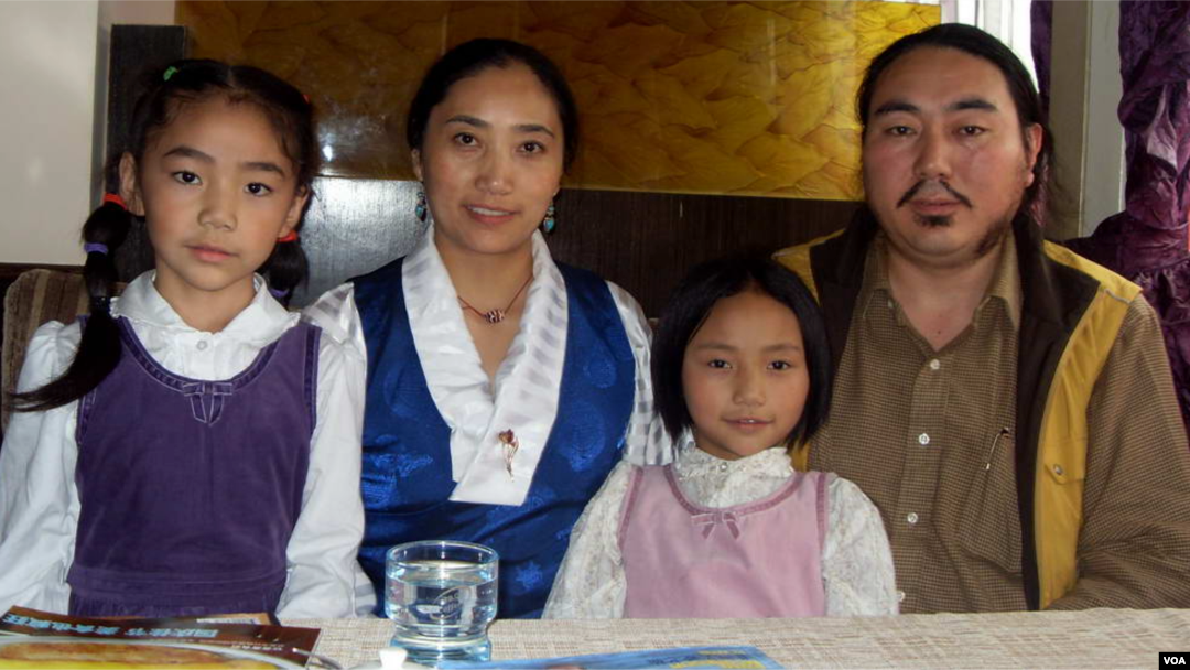 ཀརྨ་བསམ་གྲུབ་ཀྱི་བཟའ་ཟླ་དང་བུ་མོ་གཉིས། 