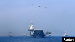 中國海軍在南中國海軍演展示軍艦與戰機。 （2018年4月12日）