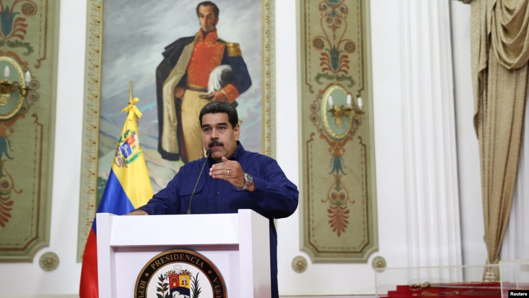 En una transmisión en conjunto de radio y televisión, el presidente en disputa Nicolás Maduro indicó que la comisión estaría presidida por la vicepresidenta Delcy Rodríguez.
