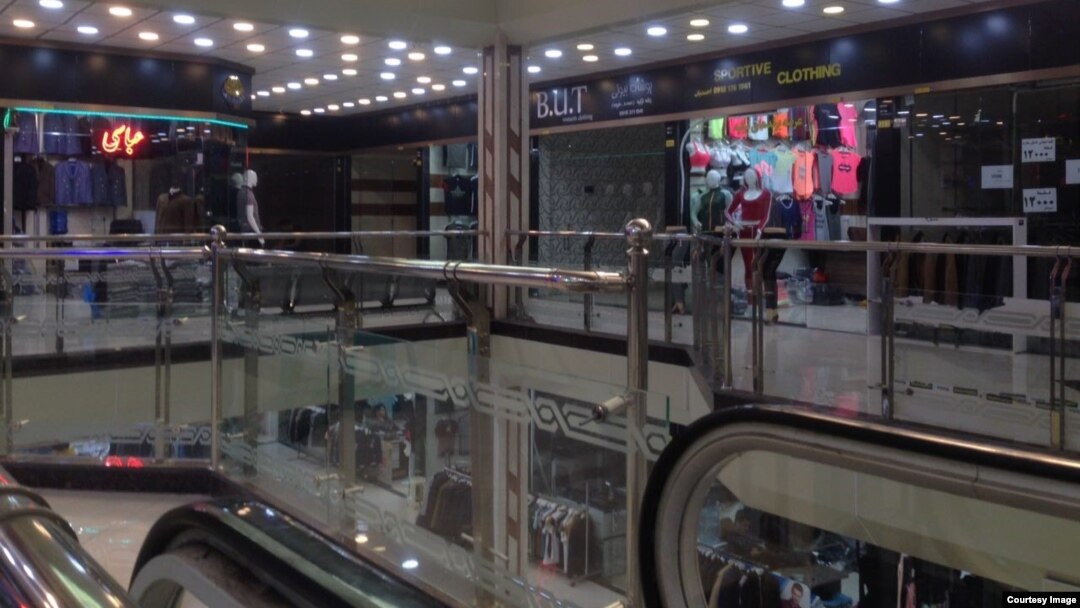 Stores were open in a shopping mall in Baneh, Iran, May 18, 2018, but it was virtually deserted of customers who have stayed away from the city. Local residents blame the lack of business on Tehran’s monthslong blockade of border footpaths, which Baneh shopkeepers have relied upon to import desirable goods from Iraq.