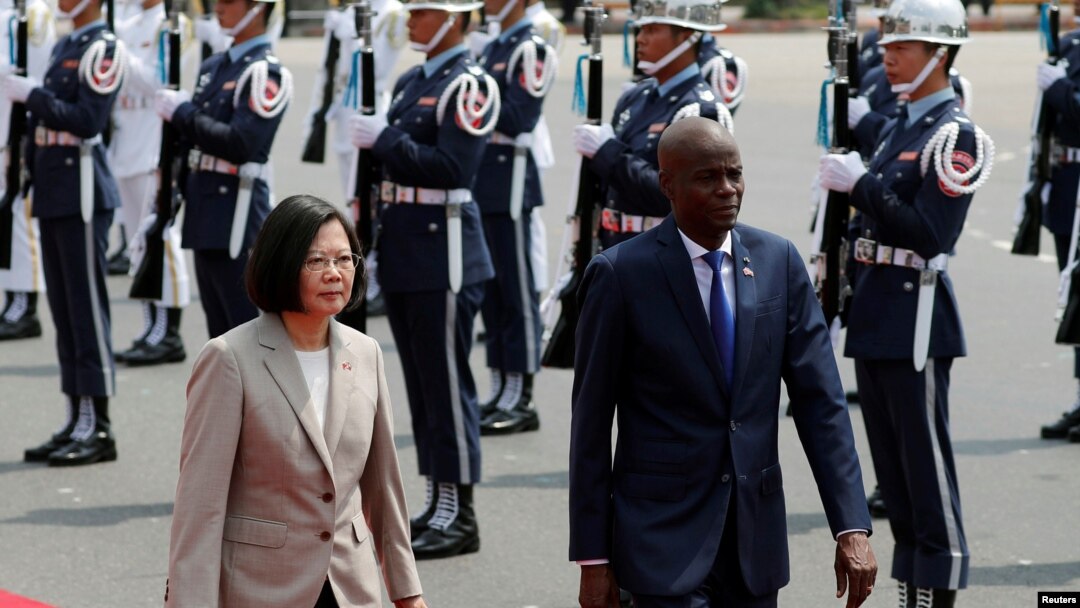 Taiwan's President Tsai Ing-wen and Haiti's President Jovenel Moise review the honour guard at a welcoming ceremony, in Taipei, Taiwan May 29, 2017. Seventeen countries have diplomatic relations with Taiwan.
