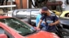 Jóvenes provenientes de Venezuela han salido de su país y optaron por interpretar música urbana en las calles de Cúcuta para sobrevivir y llevar un sustento a sus familias.