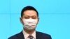 香港高官因與新冠初步確診者同場出席派對而被送往隔離