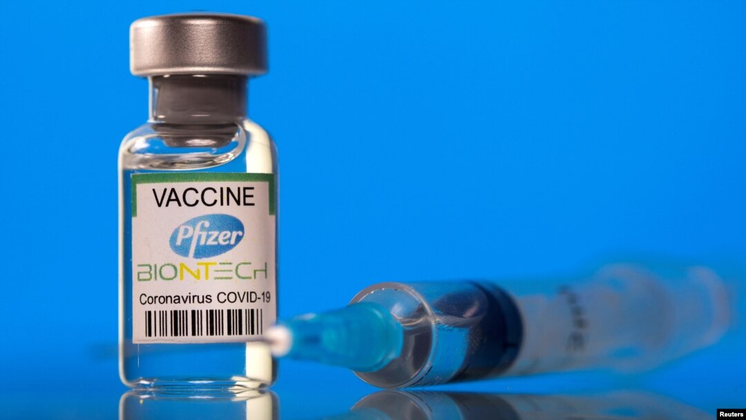 Estudios en Israel reflejaron que la efectividad de la vacuna de Pfizer contra el COVID-19 se debilitó bastante entre las personas ancianas inoculadas a principios de este año.