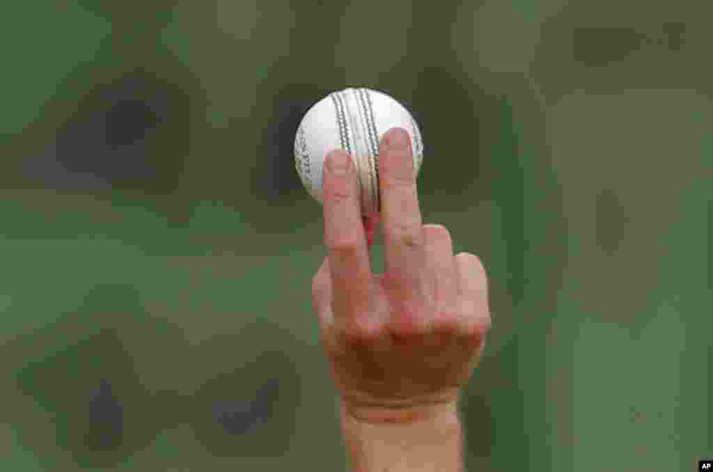 England&#39;s cricket player Chris Woakes grips a ball as he practices the swing during a practice session in Colombo, Sri Lanka.