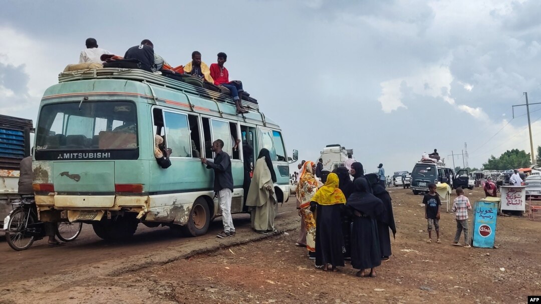 FILE - People displaced from eastern areas of Sudan's al-Jazira state arrive at Gedaref city on Oct. 27, 2024. Migration experts said on Oct. 29 that Sudan's displacement crisis is worsening as fighting continues and civilians face hunger and sexual violence.