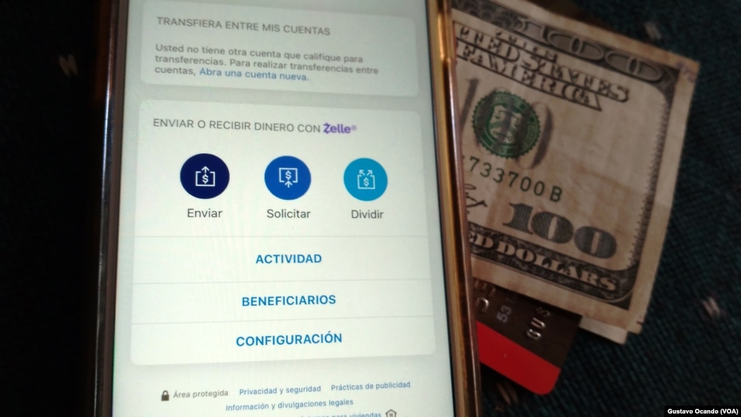 Clientes venezolanos dicen que realizar sus pagos por Zelle en dólares es “fácil y rápido” en un contexto de crisis económica y de fallas corrientes de servicios.