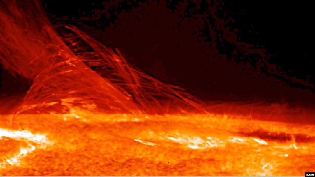 La NASA asegura que una de las ondas de radiación solar vistas este martes, viajó a una velocidad de 2253 kilómetros por segundo.