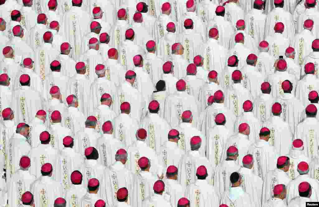 Bishops attend a Mass for the canonization of the Pope Paul VI and El Salvador&#39;s Archbishop Oscar Romero at the Vatican, Italy.