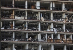 Edificios en Beirut perdieron completamente su fachada por la onda expansiva de la explosión.