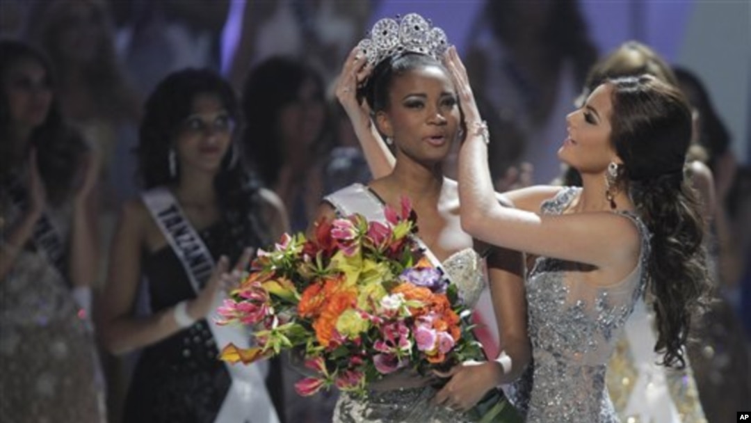 Miss Angola, Leila Lopes, coroada Miss Universo, em São Paulo, a 12 de Setembro de 2011