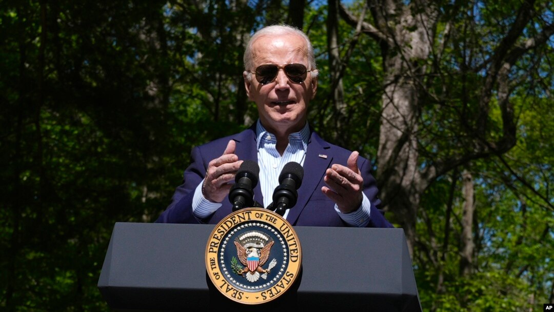 Rais Joe Biden akizungumza katika Prince William Forest Park kuadhimisha siku ya mazingira Duniani , Jumatatu, Aprili 22, 2024, huko Triangle, Va.