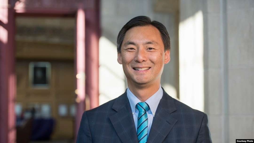 모르스 단 미국 국무부 국제형사사법 담당 대사. 사진 제공: Northern Illinois University.