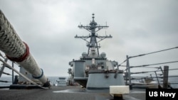 美國海軍“柯蒂斯·威爾伯號”導彈驅逐艦2021年5月18日在台灣海峽執行例行任務。(美國海軍照片)